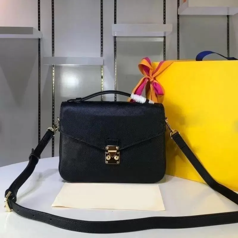 2023 Designers Bolsa Feminina Bolsas Mensageiro Bolsa de Ombro Elegante com Gravação em Couro Transversal Carteira de Compras