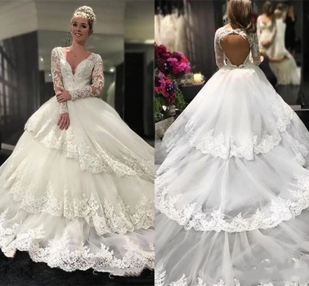 Eleganta bröllopsklänningar brudboll klänning med långa ärmar spets applikation v hals kapell tåg anpassad plus size castle arabiska dubai tiered kjol vestido de 403