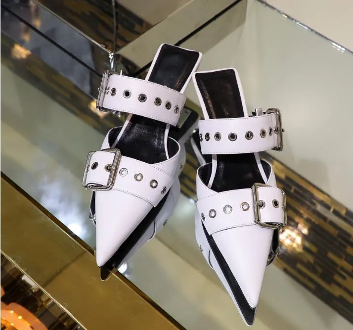 Grado superiore nero bianco pelle di vitello rivettata fibbia a punta tacco gattino muli donne di lusso fashion designer scarpe 40 mm