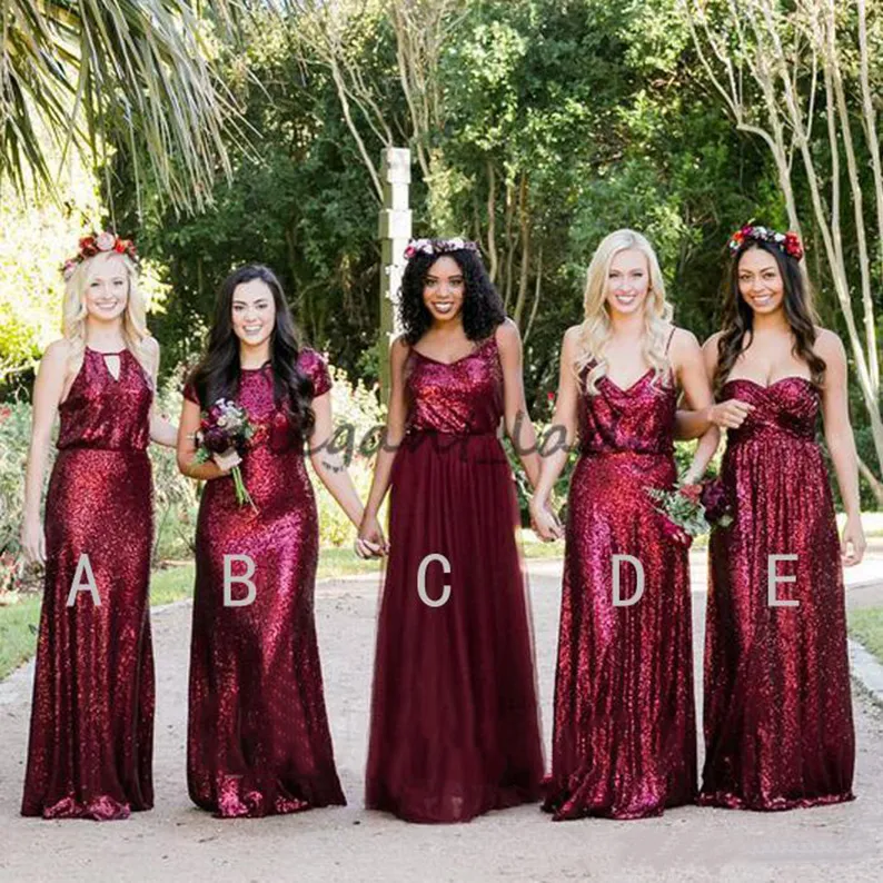 2021 Elegant Mismatched Burgundy Sequins Tulle Long Bridesmaid Dresses Country Style Bröllopsklänning Skräddarsydda Stranden Junior Brudtärna Klänning