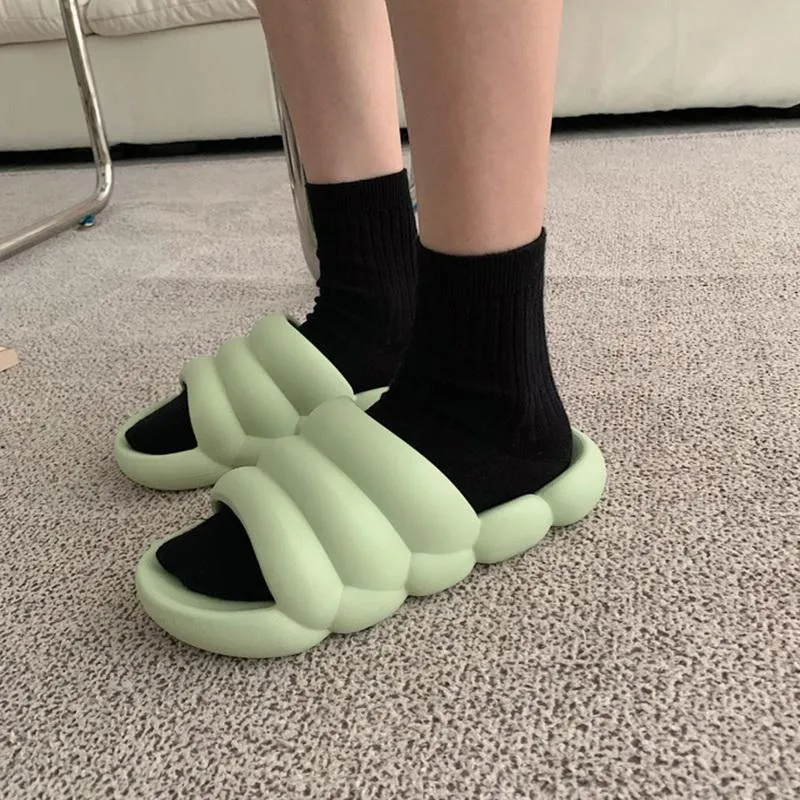 Slippers 2021 Summer Slides Women Candy Color Non Slip Round Toe مسطح أحذية مسطحة سيدات شاطئ ناعم داخلي أحذية المنزل