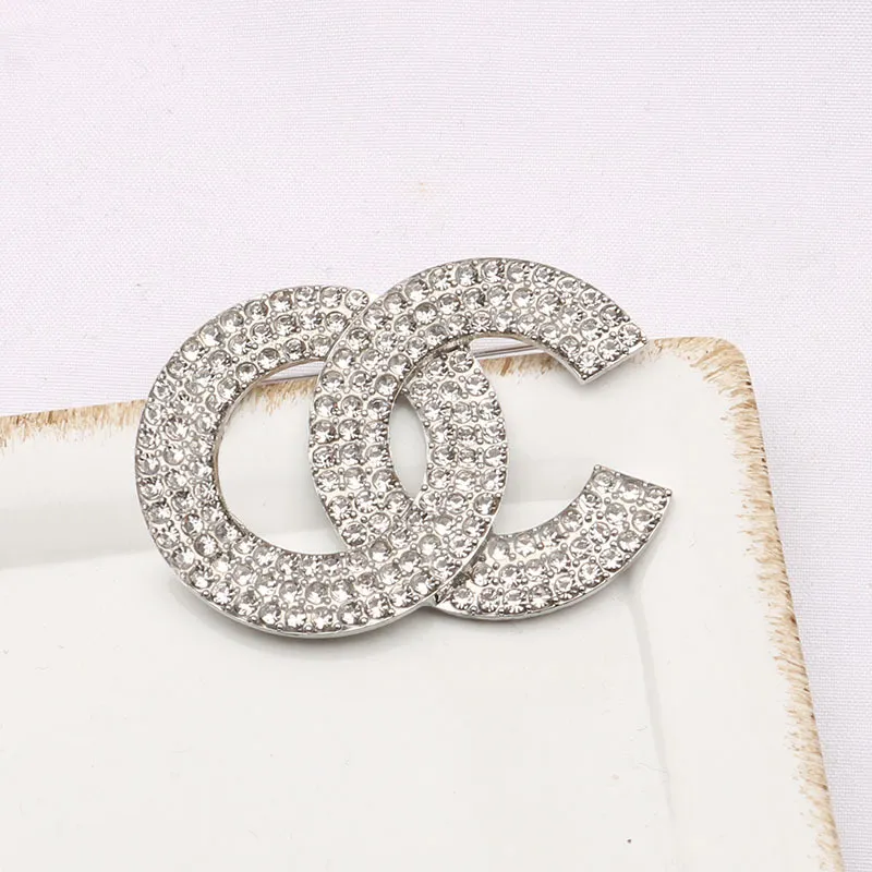 Gold Silver Brand Luxurys Design Diamond Brosch Women Crystal Rhinestone Letters Brosches Suit Pin Fashion Jewelry Clothing Decoration Accessories