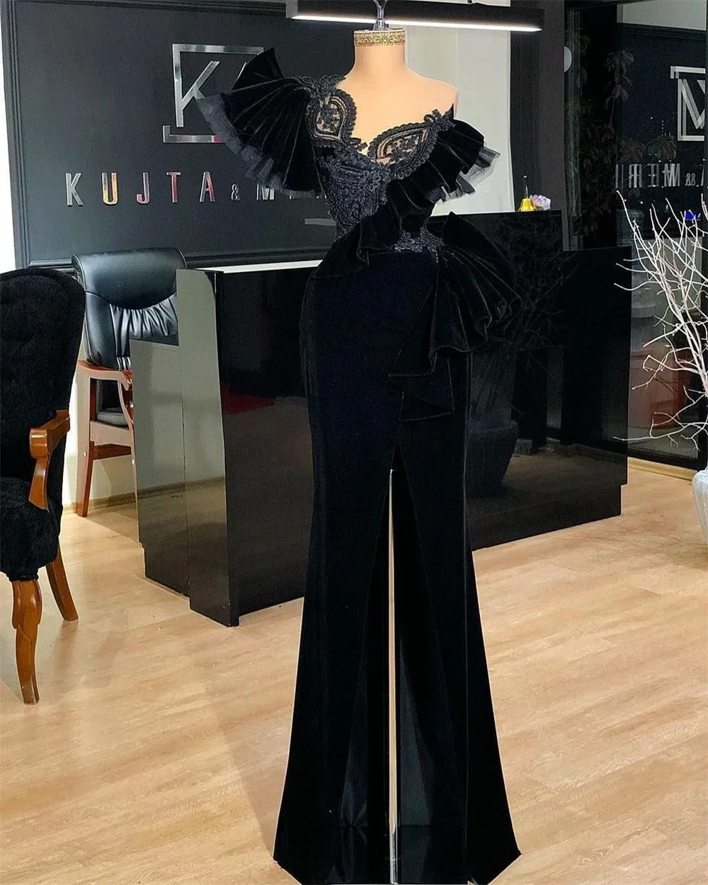 Sexy preto jumpsuit de veludo formal vestidos de noite de um ombro apliques de renda plus tamanho Pantsuits vestidos de baile robe de soiree feito sob encomenda