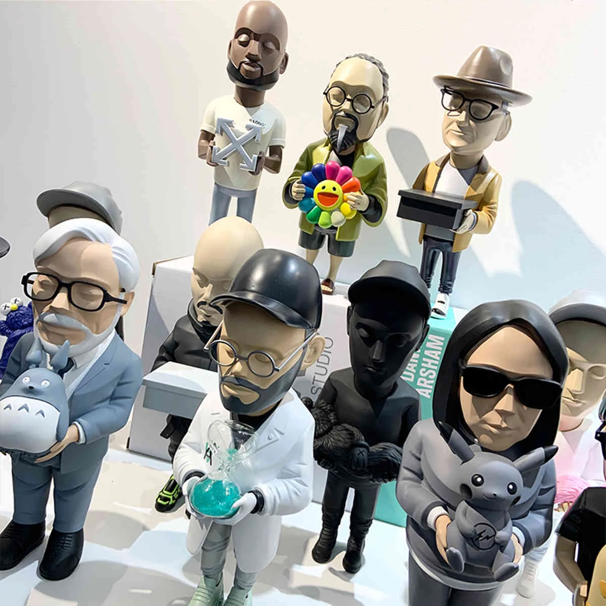 DHgate.com:Trendsetter Trend Leader Street Art ager Dolls