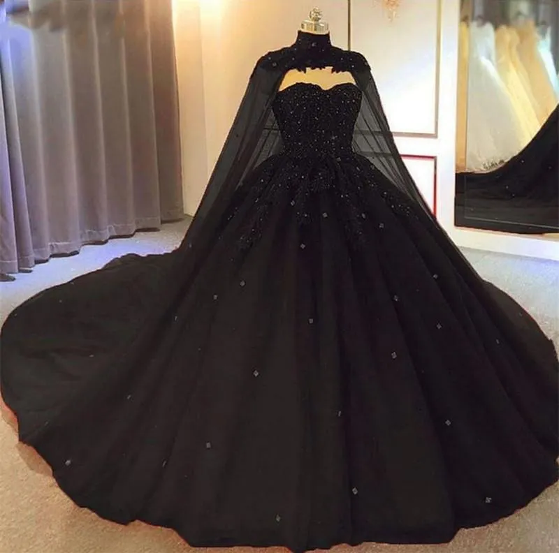 2021 Schwarzes Gothic-Ballkleid-Hochzeitskleid mit Spitze, Perlenapplikation und Cape-Tüll, bodenlang, maßgeschneidertes Brautkleid, Vestido de Novia