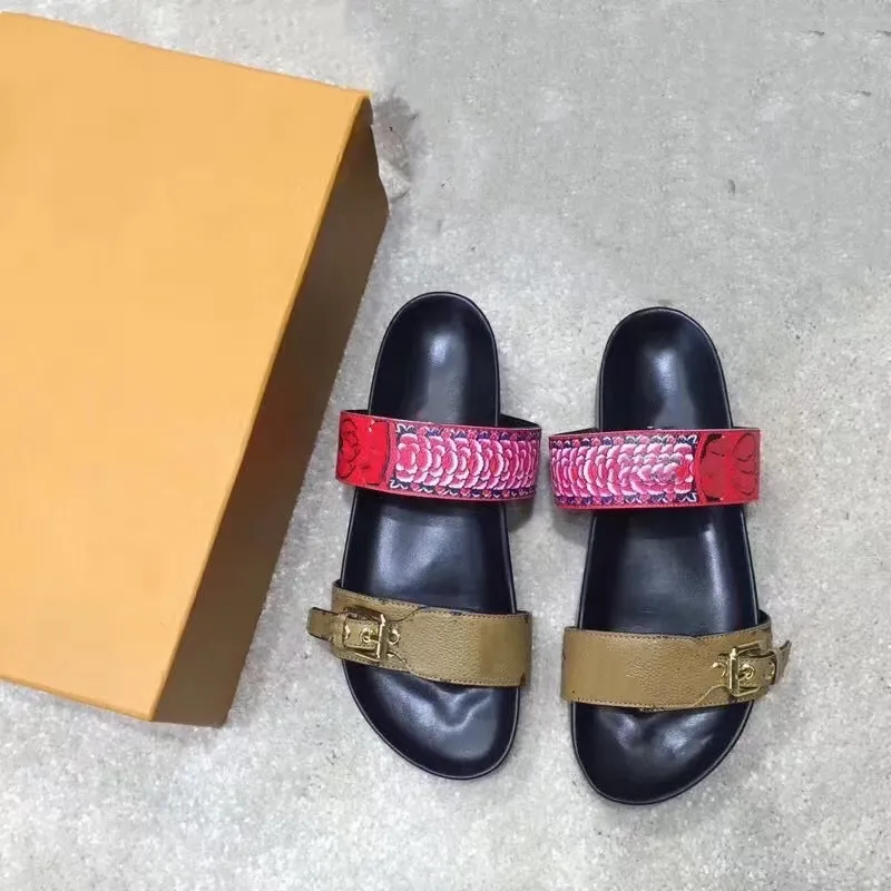 Högkvalitativ designer sandal Slides Sandaler för kvinnor Sommar sexig metallknapp Outdoor Beach kvinnor skor äkta läder spänne plattform tofflor 35-42 med låda