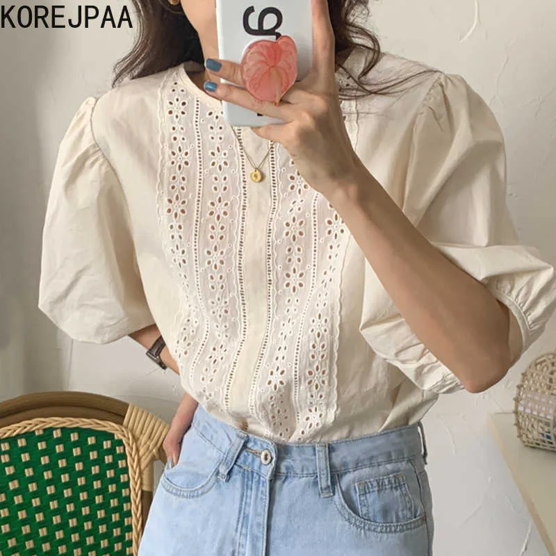 KOREJPAA Camisa Mulheres Verão Francês Francês Redondo Pescoço Renda Hollow Crochet Costura Loose All-Match Slow Sleeve Blusas 210526