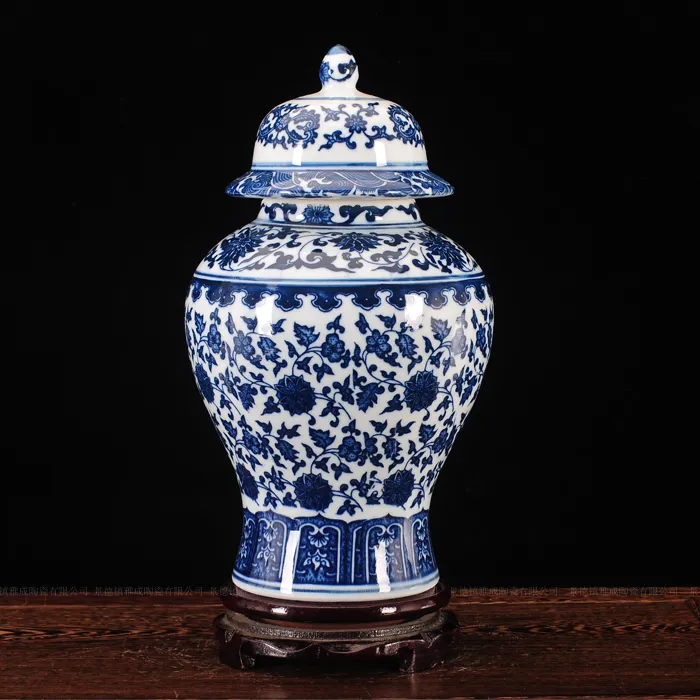 Vaso in ceramica di Jingdezhen ornamento antico, mobile TV blu e bianco serbatoio generale serbatoio di stoccaggio vaso decorativo artigianale 210310