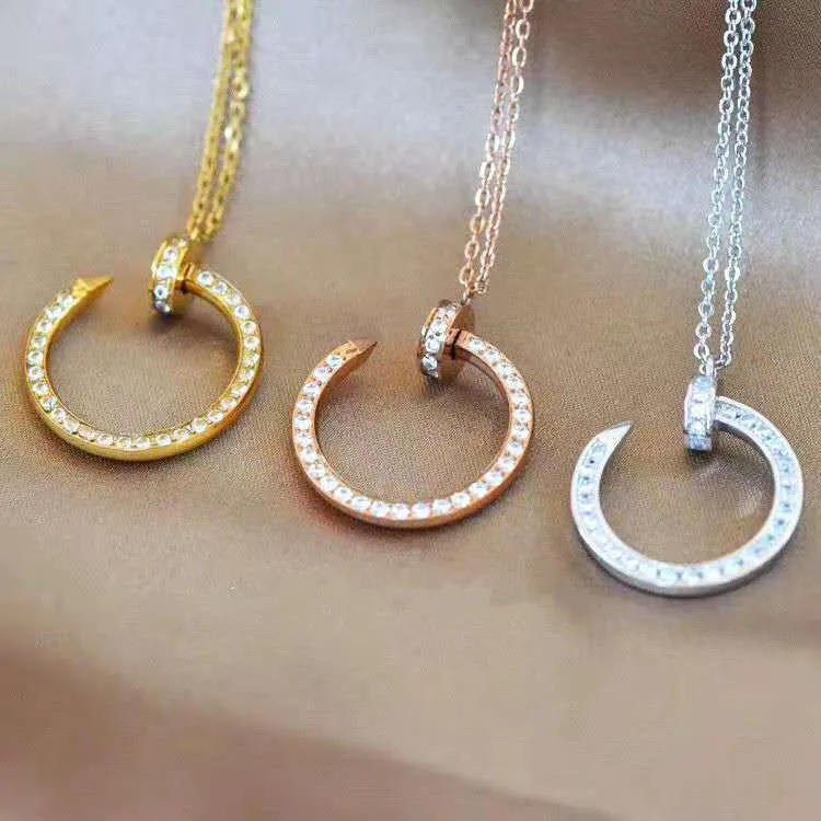 Mode Enkelhet Nail-Style Halsband Jewel Girl Set Diamond Ett par presentdesigner Smycken Toppkvalitet18-Karat Guld Det finns många önskemål