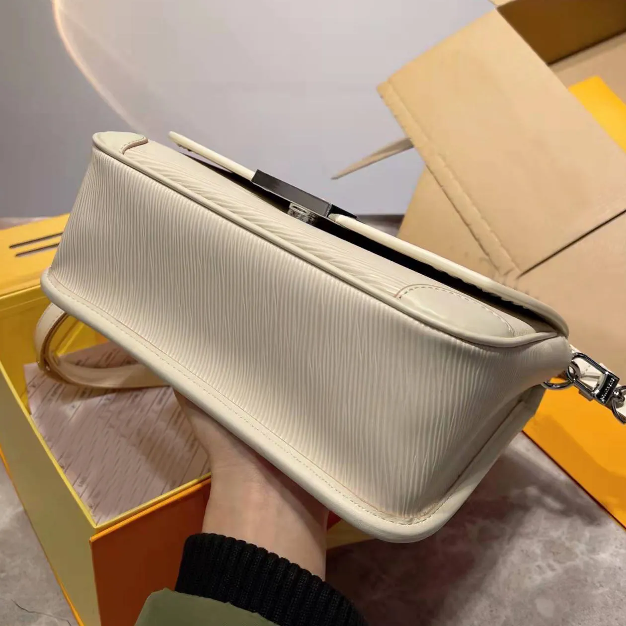Women`s Fashion Shoulder Bag Handbag flip with detachable shoulder strap urban girl retro style practical luxury wholesale moderate size