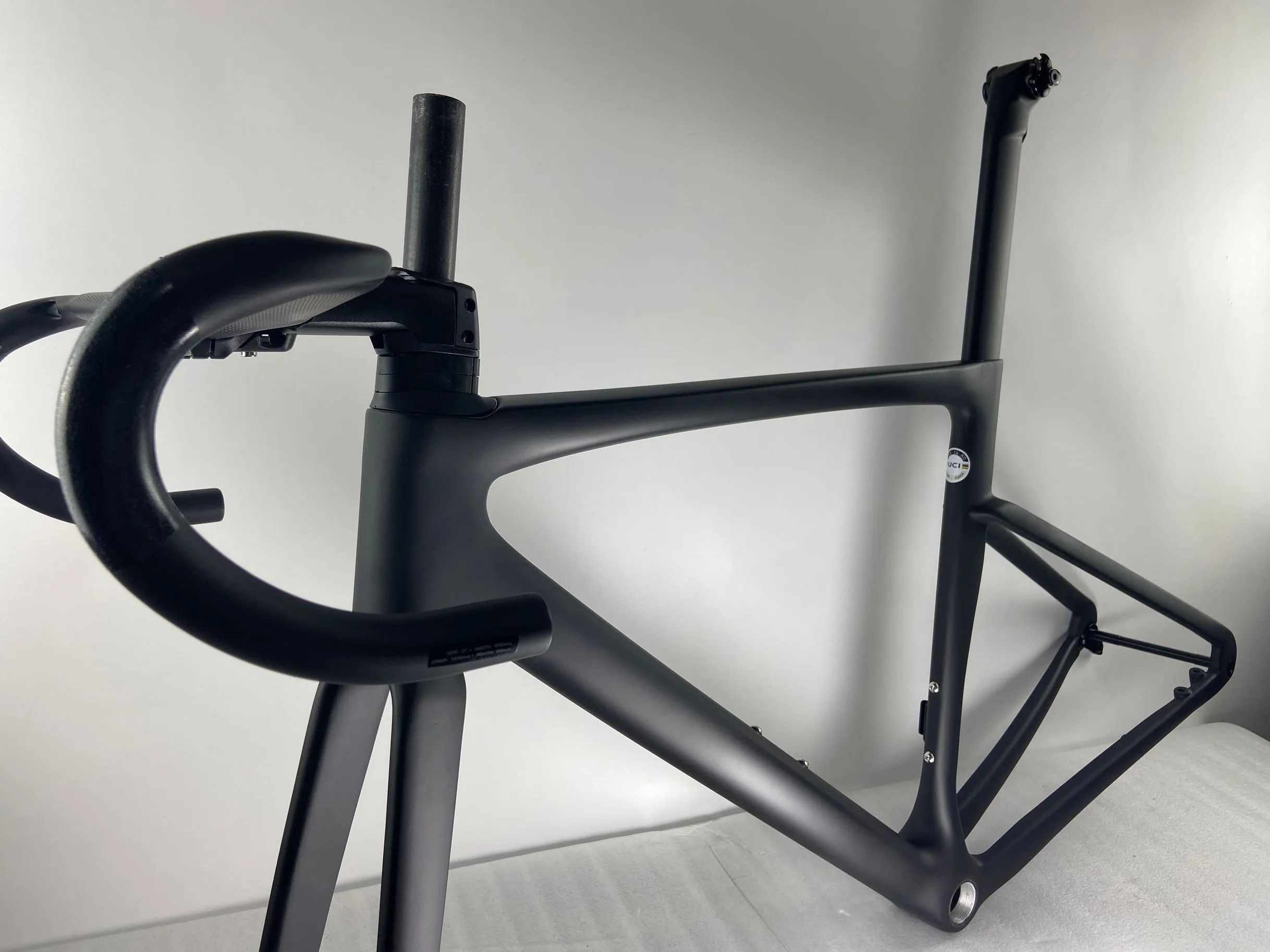 2022 New Road Bike Carbon Frame جميع فرامل قرص الأسلاك الداخلية 700C CarbonFiber Frameset متوافقة مع DI2 و Mechanical Group254U