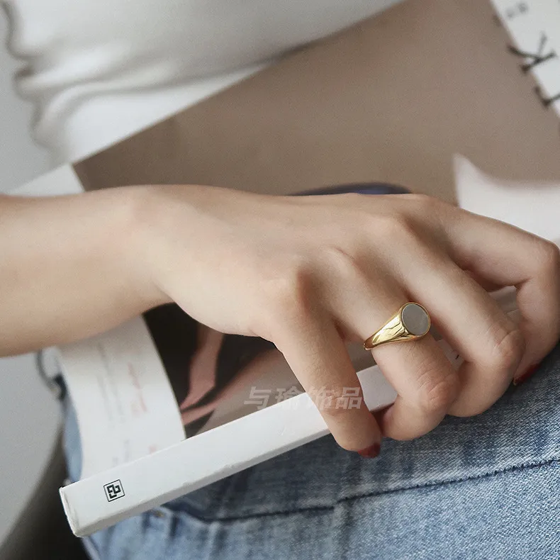 Beliebte Mutter Shell Ring Weibliche Retro Titan Stahl Ins Mode Ringe für Frauen 2021 Luxus Schmuck Ganze