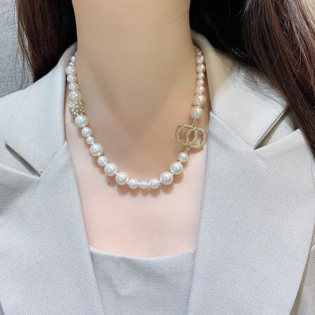 Collar de diseño WomensMall Fragant Pearl Simple y generoso Diamond Necklace Fromante Familia Temperamento Moda Red Wit