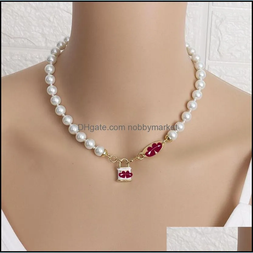 2021 European and American niche lock necklace female big brand high texture pearl clavicle chain fast delivery