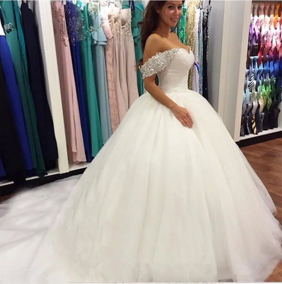 Nuove perline di cristallo con spalle scoperte Sweetheart pizzo bianco abiti da ballo abiti da sposa per spose abiti da sposa gonfi