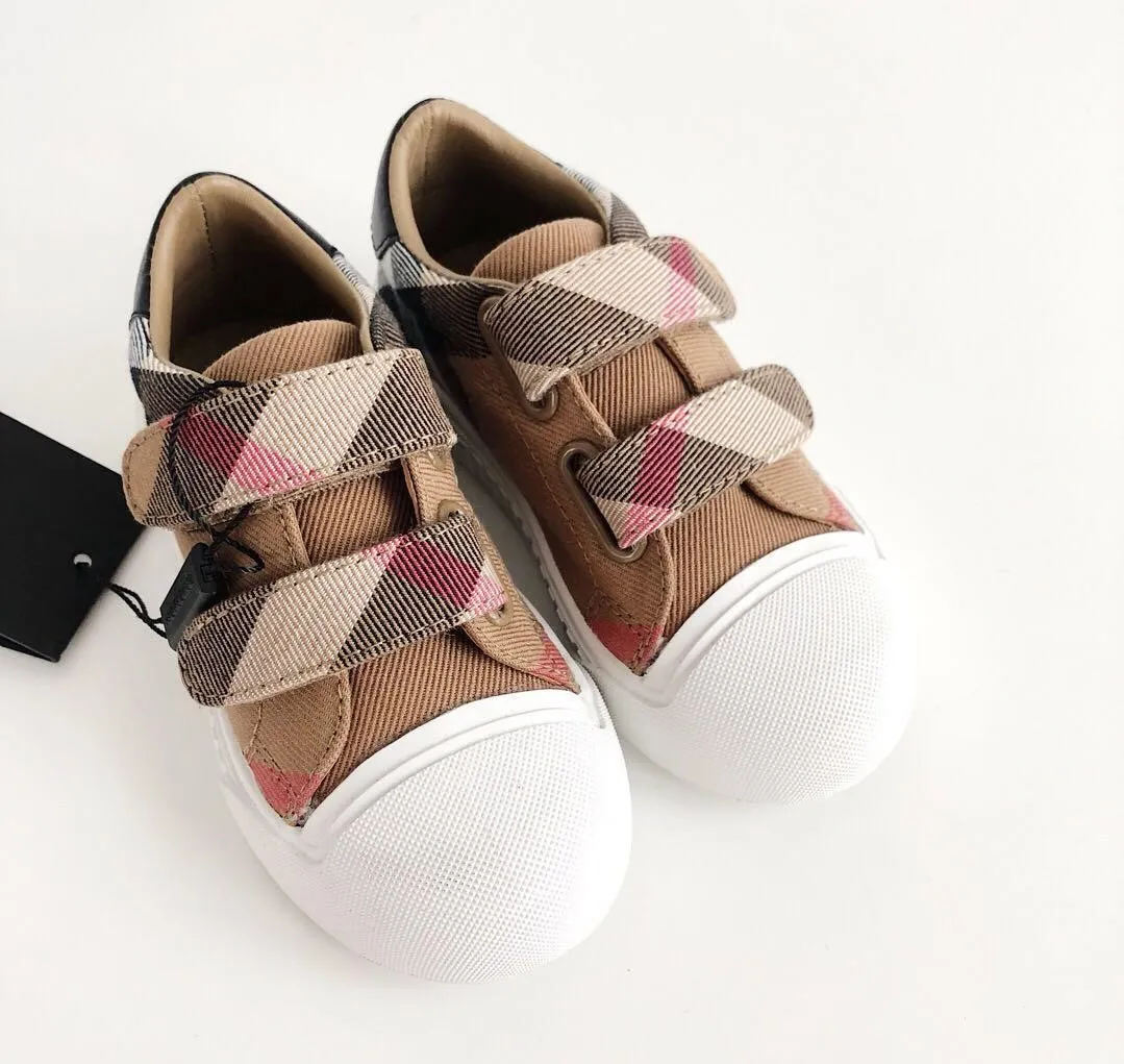 Chaussures pieds nus en cuir de haute qualité pour garçons, filles, assez haut pour les baskets pour enfants.