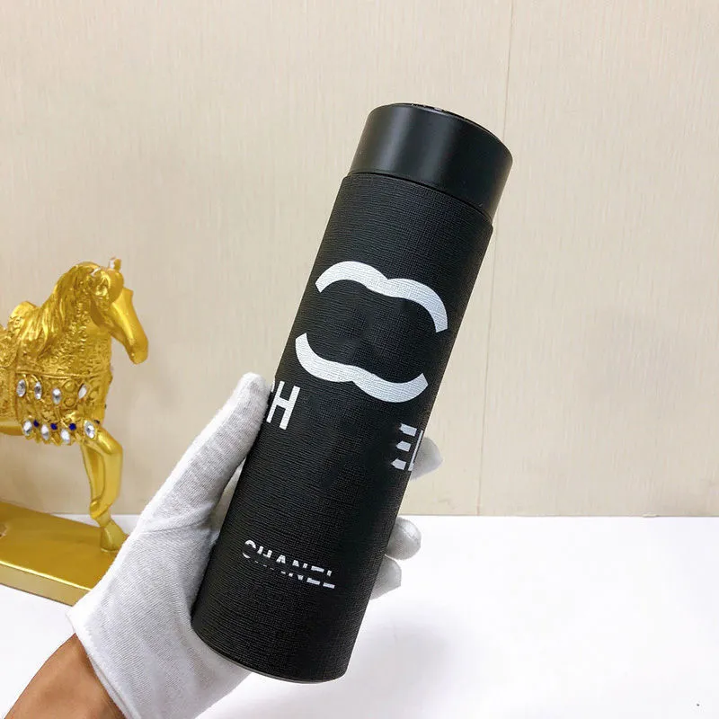 Designer Smart Thermose Bottle 500ml Vakuumkoppar Flaskor LED Digital Temperatur Display Rostfritt Stål Isolering Muggar Thermos