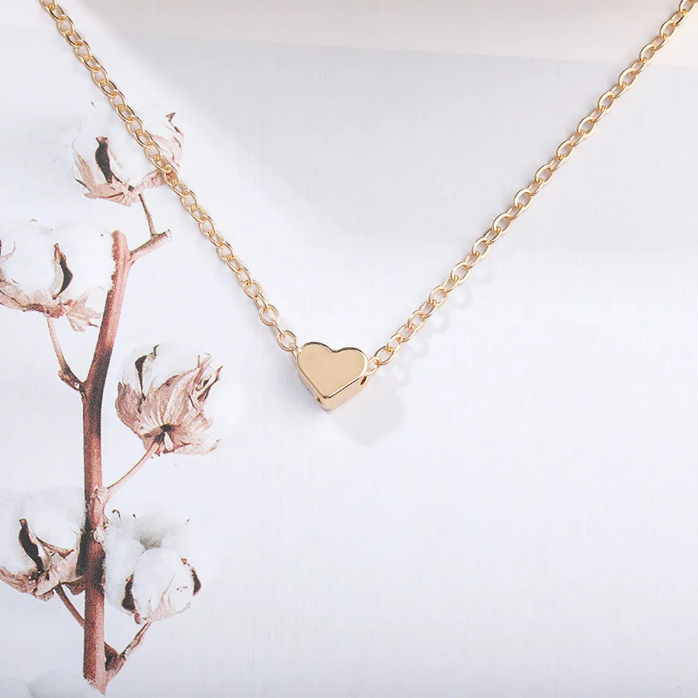 Silberne Liebes-Halskette für Damen, süßer Pfirsich-Herz-Anhänger, elegante kleine herzförmige kurze Schlüsselbeinkette, farbige Halsketten