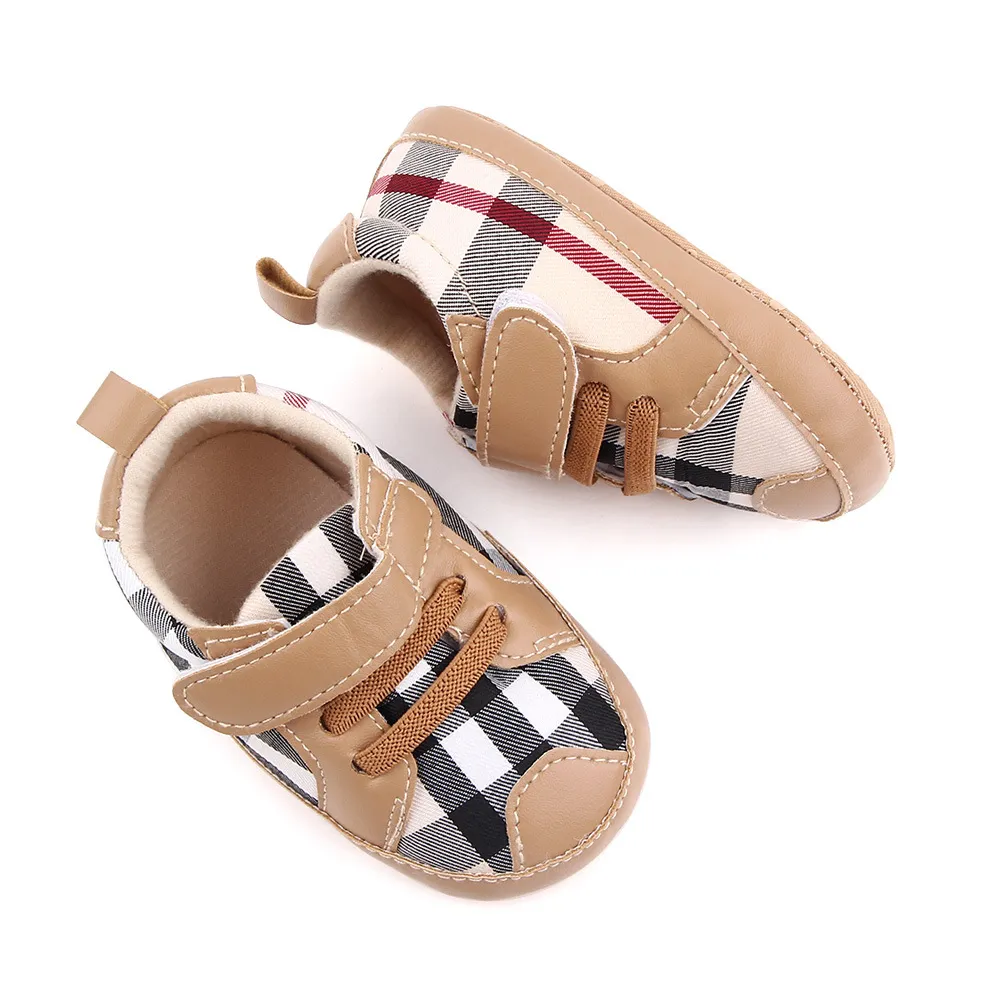 Plaid Baby Shoes Soft Soled Crochet Leather Crib Shoes for Boys Girls Breathable Waterproof Spring 2024 Autumn