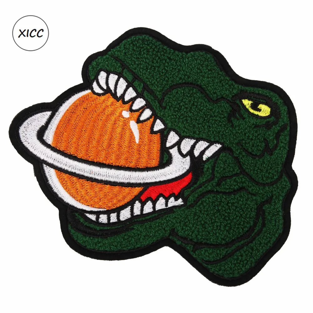 Haft ręcznik Cartoon Dinosaur Chenille Patch Custom Szycie na Odznaka Super Chłodna Koszykówka Patchwork Naklejki Aplikacje do Torby Odzieżowe