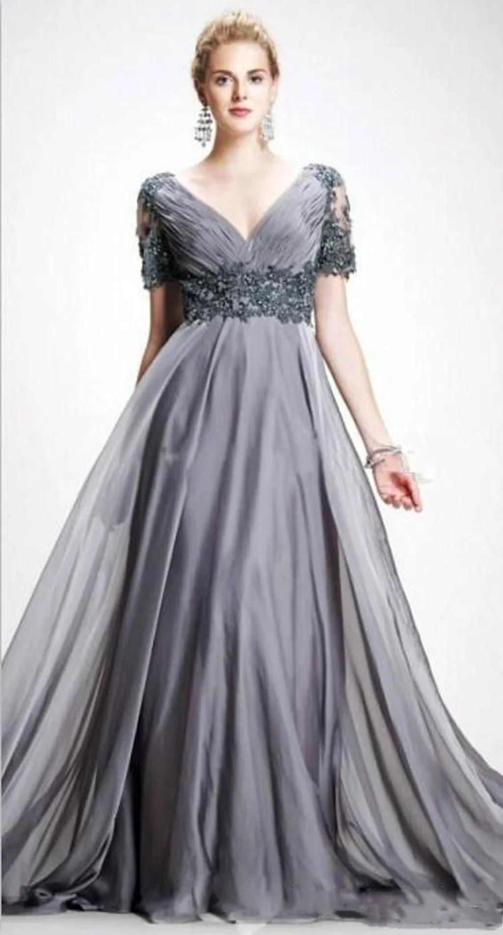 Abiti eleganti per la madre della sposa in chiffon grigio Una linea Abiti da sera lunghi formali God Mothers Plus Size Scollo a V Abito da sposa Sposo Mamma Prom Wear