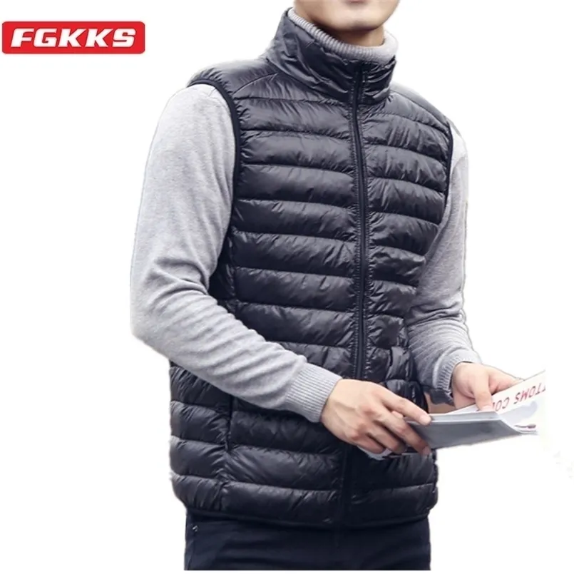 FGKKS Fashion Brand Men Down Vest Coats Winter Повседневная Без Рукавов Легкий Внимок Утки Жилет Пальто Мужской 211229