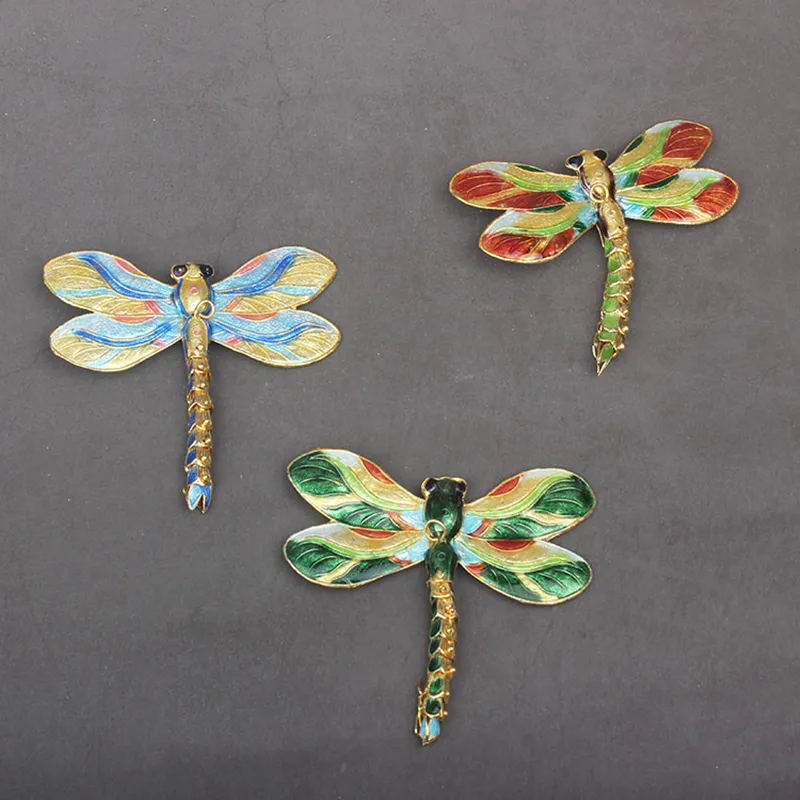 10 Stks Kleurrijke Cloisonne Emaille Dragonfly Charm Sleutelhanger Insect Hanger Ornamenten Kerstboom Opknoping Decor Party Gunsten voor kinderen Verjaardagsgasten Retourneer geschenken