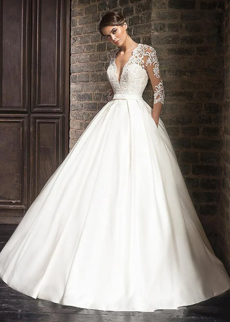 2022 all'ingrosso abito da sposa lungo vintage vintage una linea profonda scollo a V pizzo applique satinato abiti da sposa con mezza manica