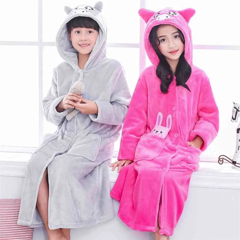 Mode Flanelle Peignoirs pour Garçons et Filles Teenage Warm Cartoon Pig Vêtements de Nuit Pyjamas Enfants Bébé Bouton Unique Robe de Chambre 210622