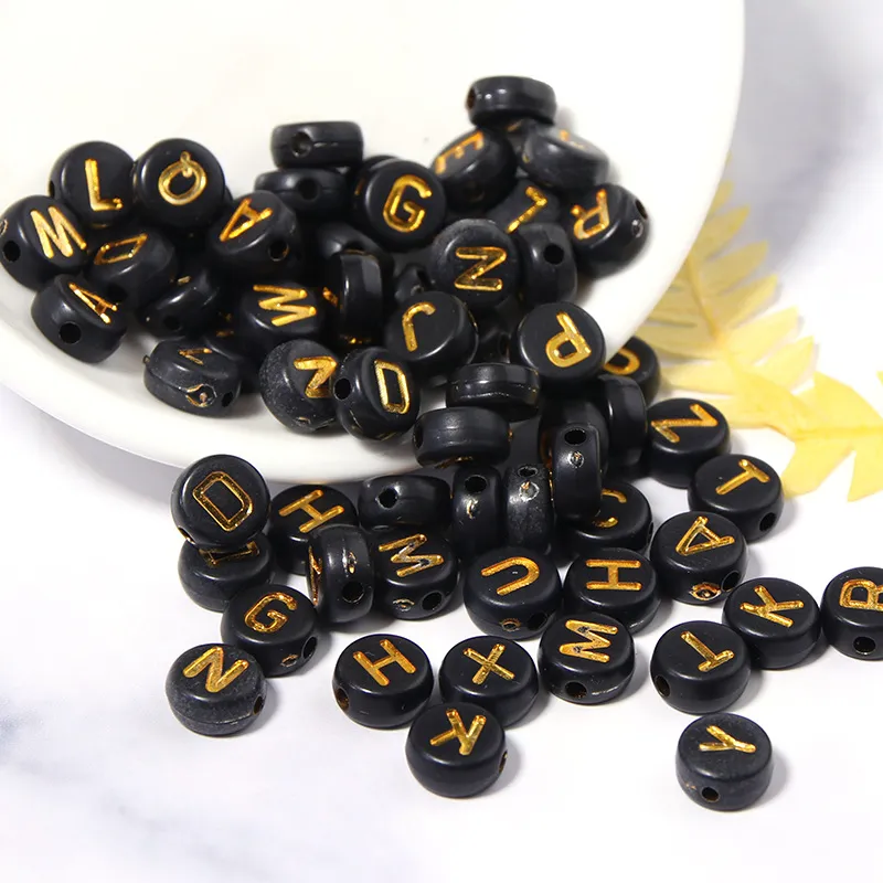 500 pcs/lot Dia.7mm noir or entretoise perles de charme acrylique lettre perle a-z Alphabet 1.4mm trou pour bricolage bracelet collier faisant