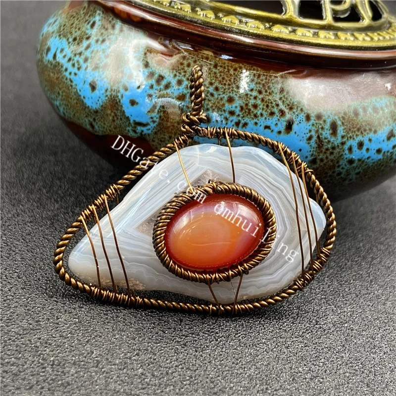精神的な保護アムレの邪眼ペンダント手作りの銅線包まれた縞模様の磨かれた不規則な瑪瑙カルセドニー結晶宝石ネックレス