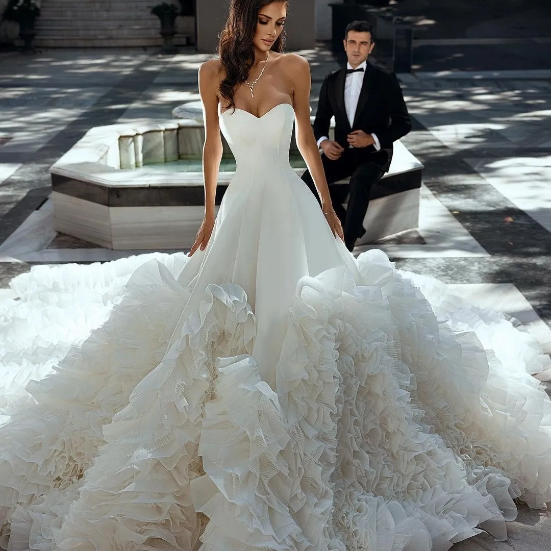 Элегантная линия свадебные платья оборками длинные поезд Винтажные свадебные платья Милая шейка арабский роскошный Vestido de Novia