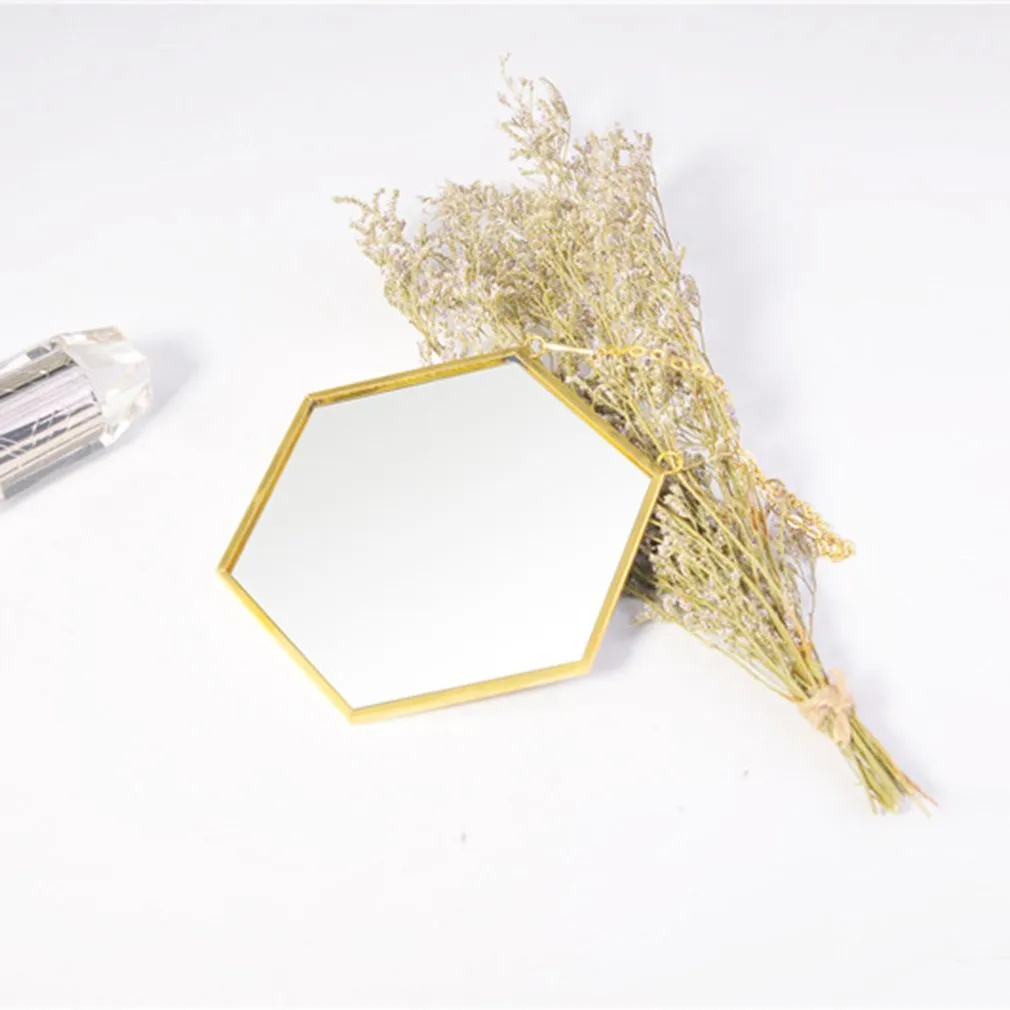 Nordic Minimalist Ev Dekorasyon Geometrik Şekil Altın Pirinç Altıgen Banyo Giriş Makyaj Aynası