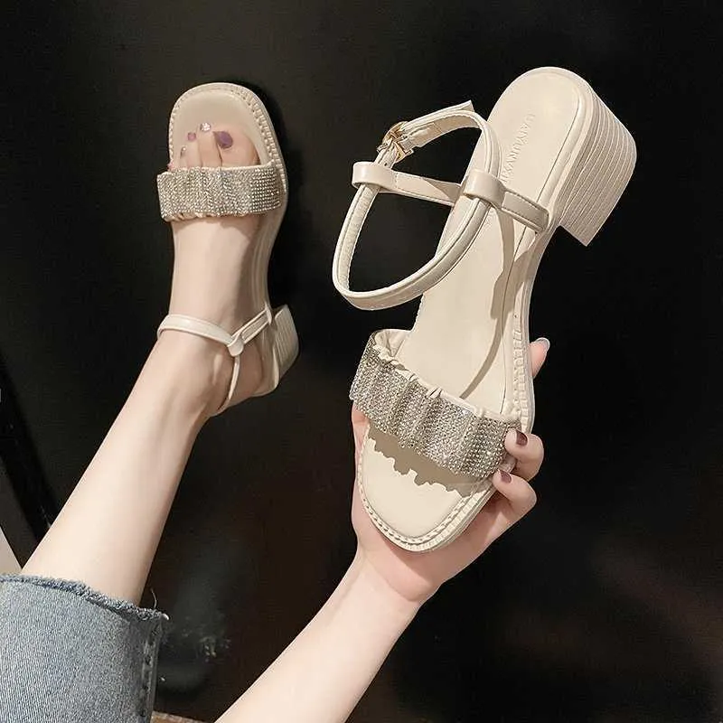 Rhinestone Sandaler 2021 Women's Beach Skor kostym Kvinna Beige Med Clear Heels Buckle Strap Ny komfort Fashion Black Summer Medi Y0608