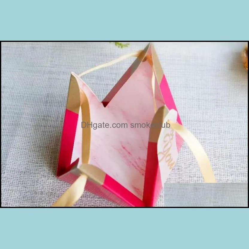 Tlap-up Triangular Pyramid Style Candy Gift Boxes Wedding Favors Party Supplies Paper with Rose Red THANKS Card Chocolate Box SN1366