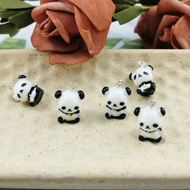 10st söta 3d harts panda charms örhängen armband kawaii tecknad djur pentanter passar jewlery fynd telefonfall diy