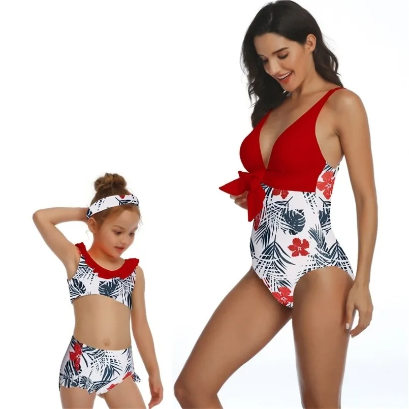 Family Matching Swimwear Mom Daughter Swimsuit Mother Bikini Bathing Suit Kids Outfits 210724