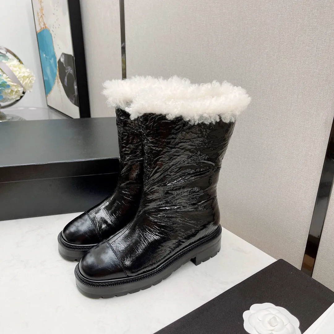 2021 top quality new Sheepskin wool all-in-one snow boots ladies short slip-on flat Martin boots