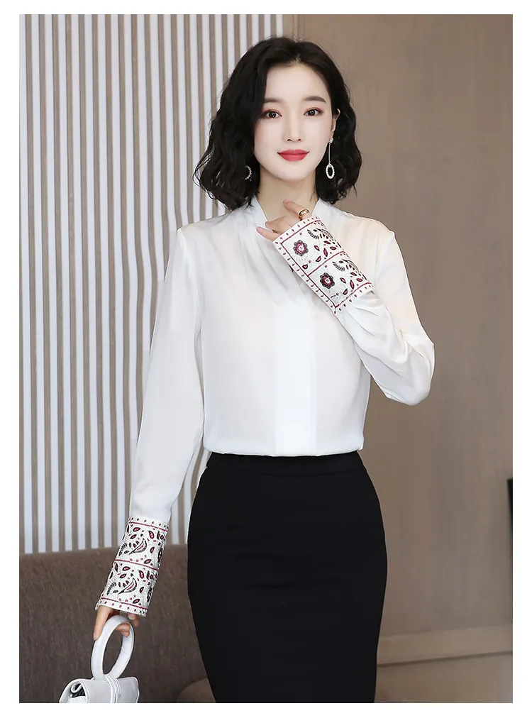Korean Fashion Silk Women Blouses Beading Satin Long Sleeve Women Shirts  Plus Size XXL Blusas Femininas Elegante Ladies Tops 210308