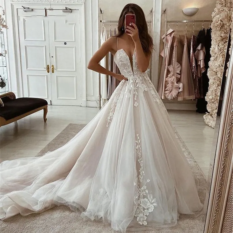 Spaghètei v cou une ligne dentelle robe de mariée robe de mariée Appliques Train Train de lace-up Tulle Plage Robes de mariée