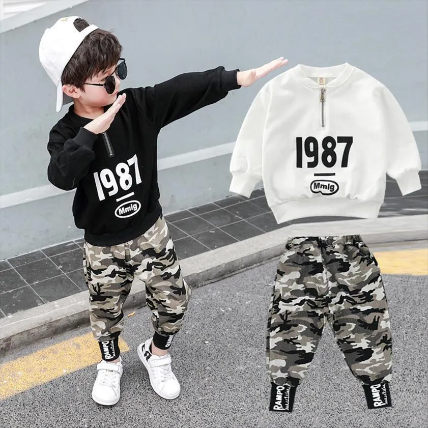 2pcs Kid Boy Letter Print Short-sleeve Tee and Camouflage Print Shorts Set