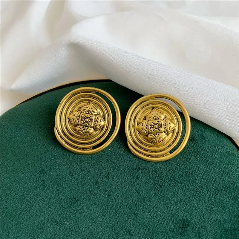 Stud GSOLD Vintage Distressed Hollow Metal Round Earring Creative Button Exaggerated Atmosphere Women Fashionable Jewelry 2021