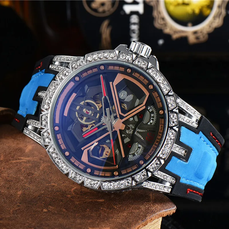 Mens Klockor Mekanisk Automatisk rörelse Klock Rensa Back Högkvalitativ Iced Out Case Diamond Armbandsur Gummi Strap Vattentät Klocka Knight Montre de Luxe