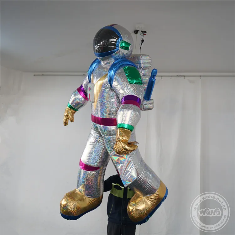 Astronauta gonfiabile laser di lunghezza 4m Astronauta gonfiabile d'argento con il ventilatore per la discoteca o la decorazione del partito di musica2458