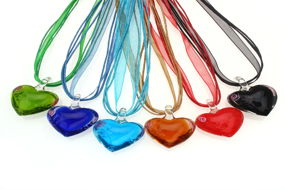 En gros 6pcs fait à la main en verre de Murano au chalumeau couleur mélangée pendentifs coeur collier de cordons de soie