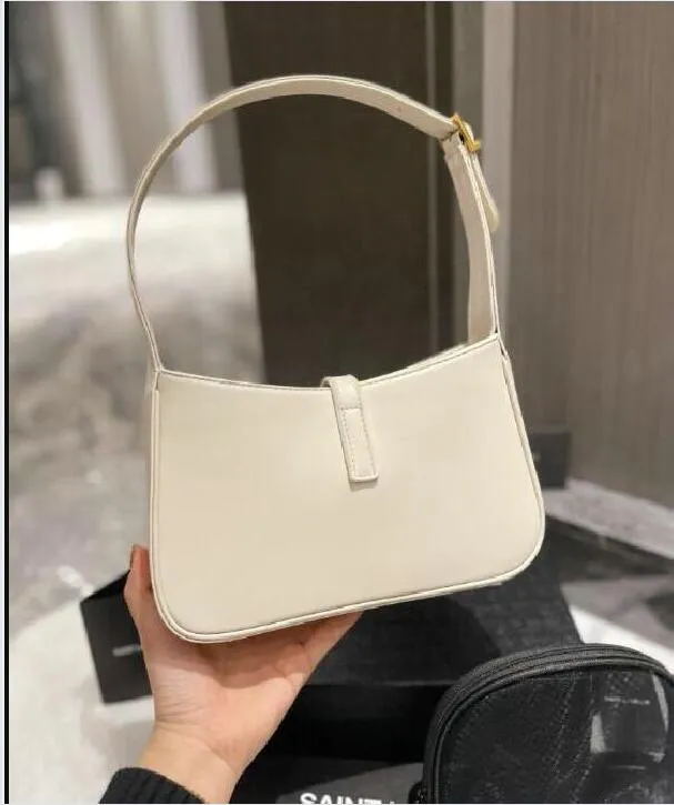 Luxurys Designer Square Shoulder Bags Purse Wallets Cross Body Totes Chain Bag Letters Plain Flap Zipper Glossy Backpack Women Handbags M6