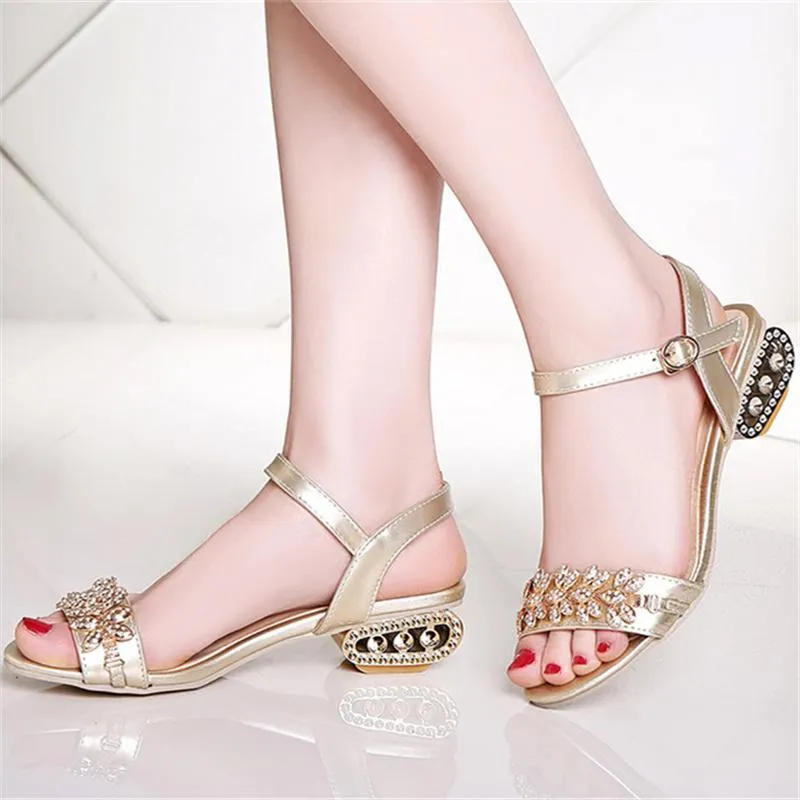 Sandaler Luxury Crystal Women's Casual Low Heels Sommarskor För Kvinnor Guld Silver Party Wedding Ladies Flip-Flops