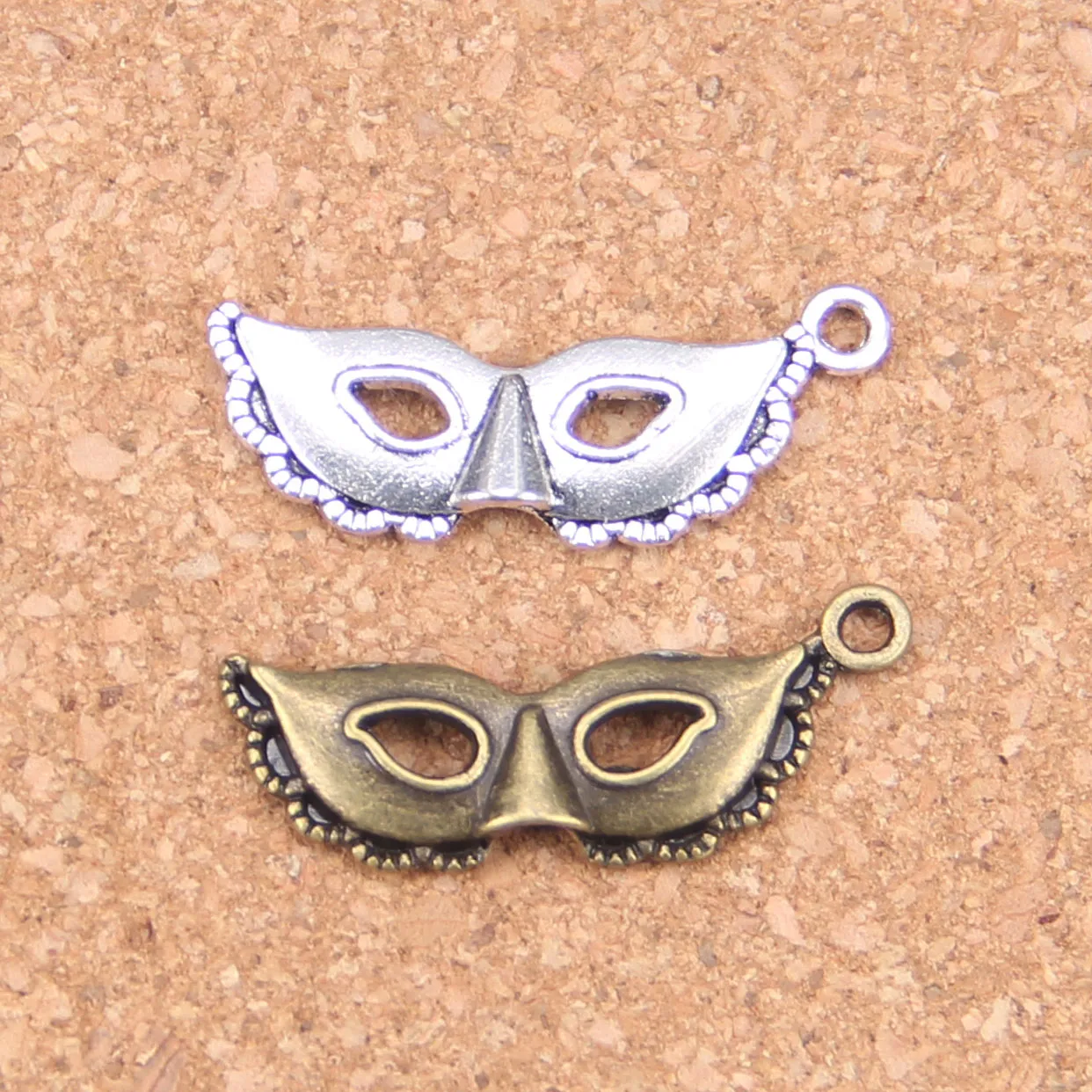 87 st antikvitet silverpläterad bronspläterad partmask maskerad Mardi Gras Charms Pendant DIY Halsband Armband Bangle Fynd 31 * 12mm