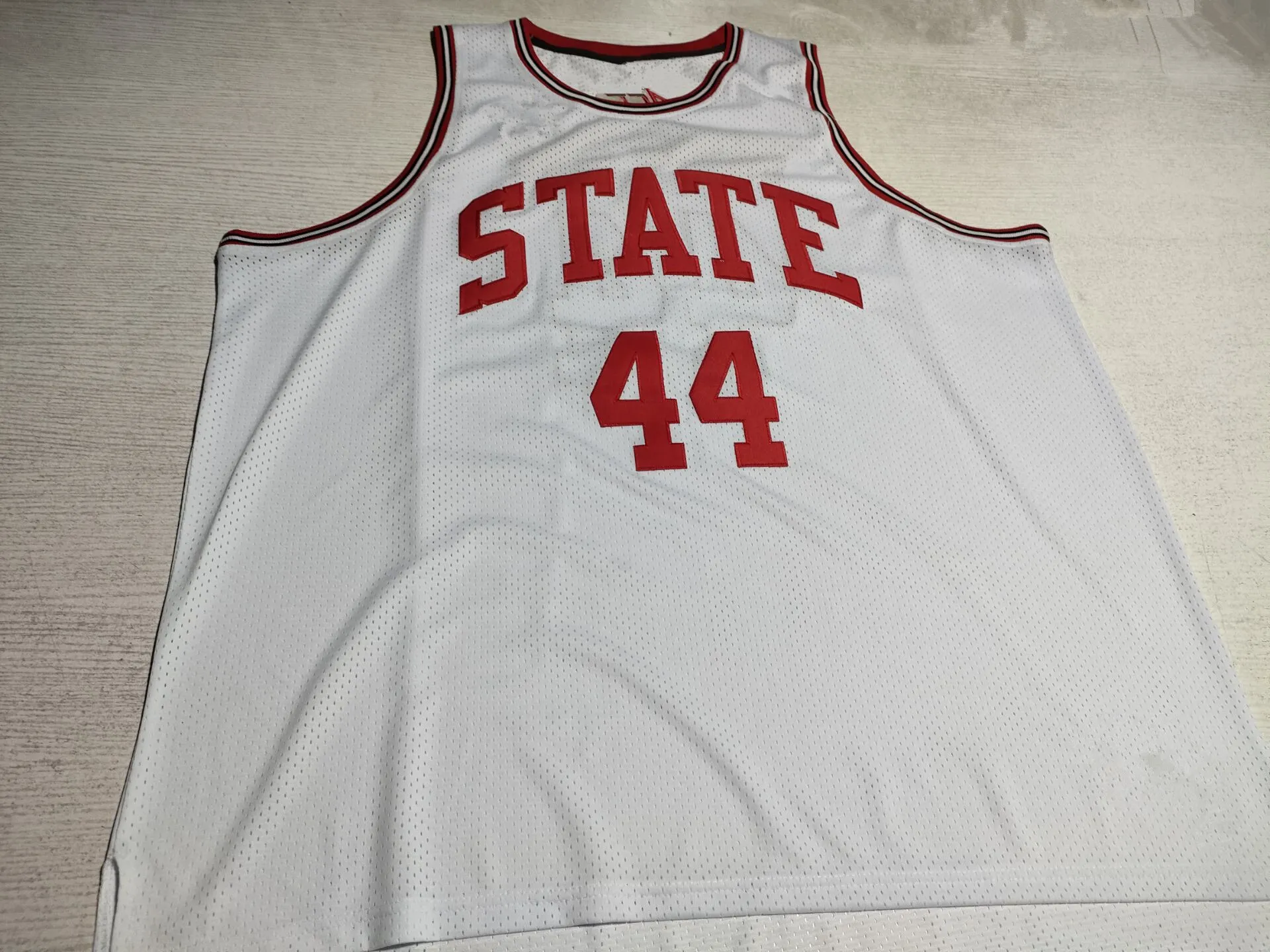 Custom Acc Basketball Jersey # 44 David Thompson NC State WolfPack NCAA College Retro Classic Tröjor S-5XL Vit Röd