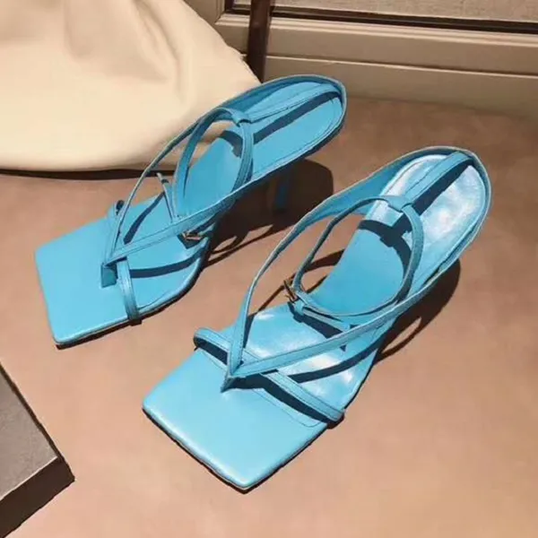 Pacote de Origem Céu Chique Blue V Strap Strap Sandal Designer de Sandálias Saltos Estábulo Sole Genuine Couro Sapatos com um Sole Tradingbear